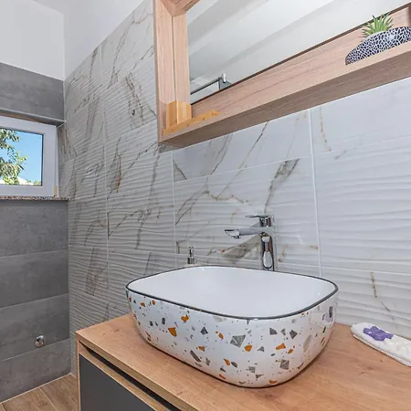 Lux House Versys With Jacuzzi Drinovci
